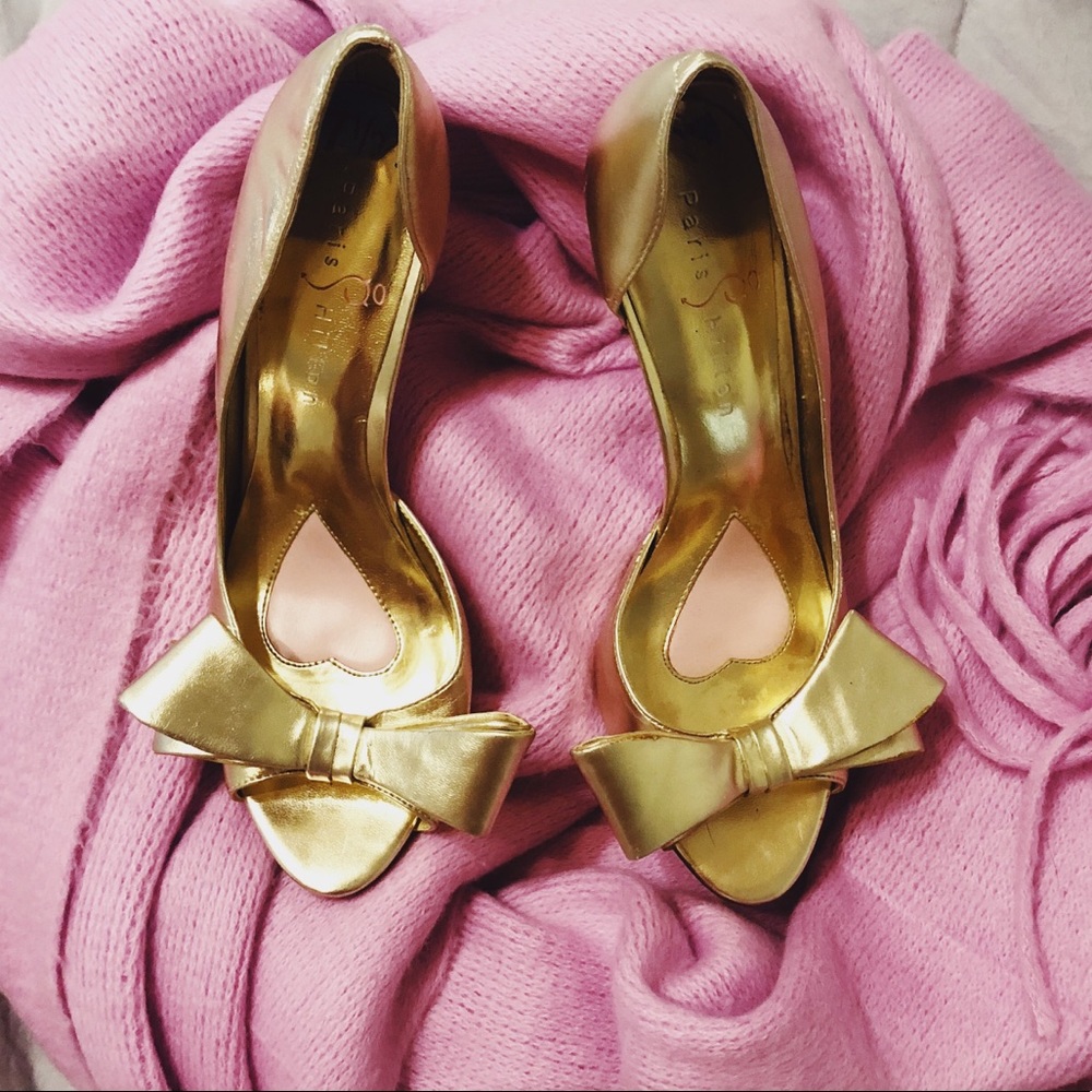 Gold peeptoe with bow by Paris Hilton 7.5
